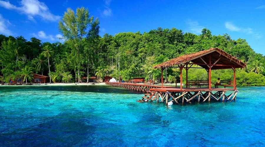 Cove Eco Resort Jetty Raja Ampat | Infinite Blue Dive Travel